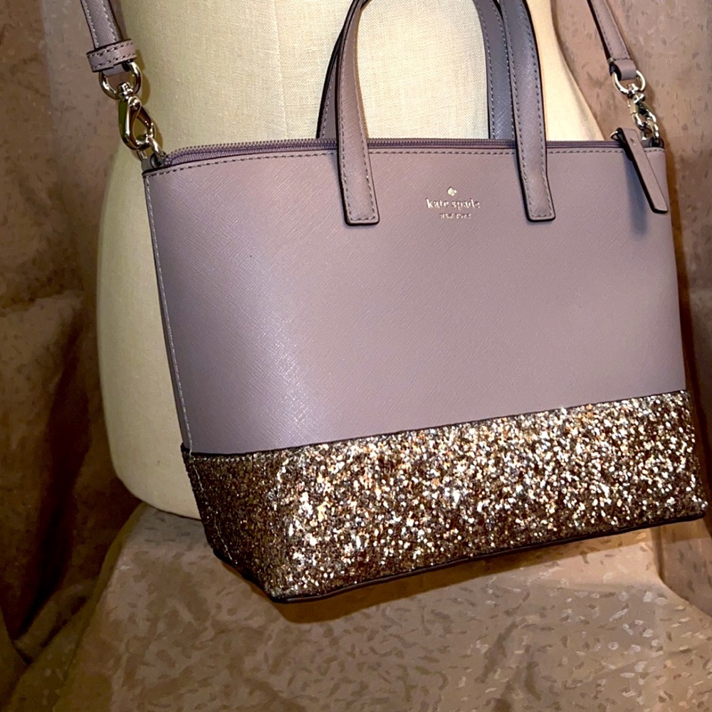 Kate Spade Glitter crossbody. NEW condition, Grey color. 10” x 6”